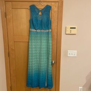 Long Blue/Green sleeveless dress with front slit and keyhole back - Size 18